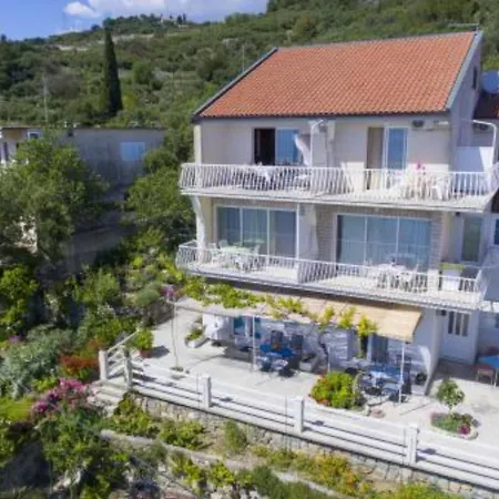 Azure Terrace Lejlighed